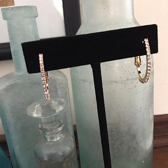 “Unbroken Circle” Crystal & Gold-tone Earrings ❤️ - Picture 4 of 5